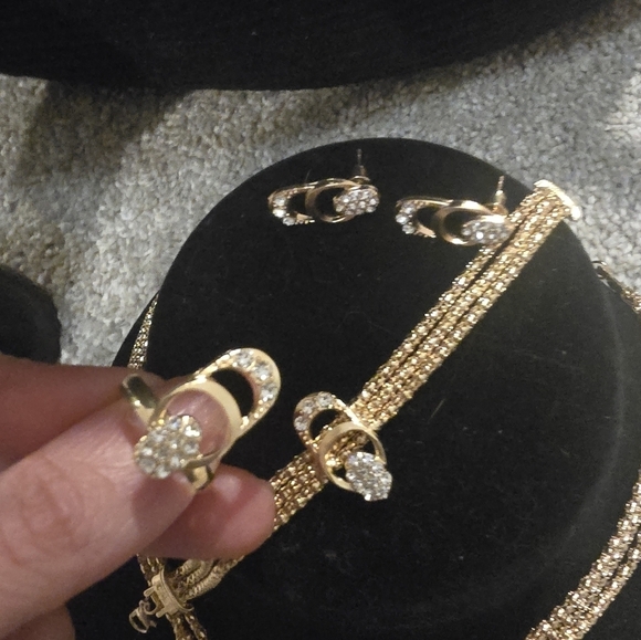 21kgp Dubai Jewelry Set -Elegant Gold Set with Rings and Necklace & Earings - Picture 9 of 12